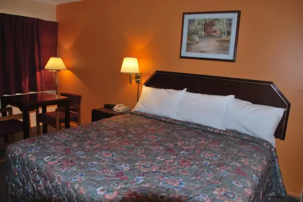 Imperial Motel Cortland 5